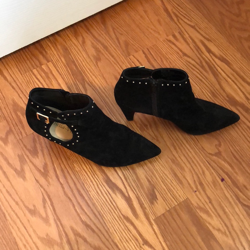 Black suede Bella Vita booties